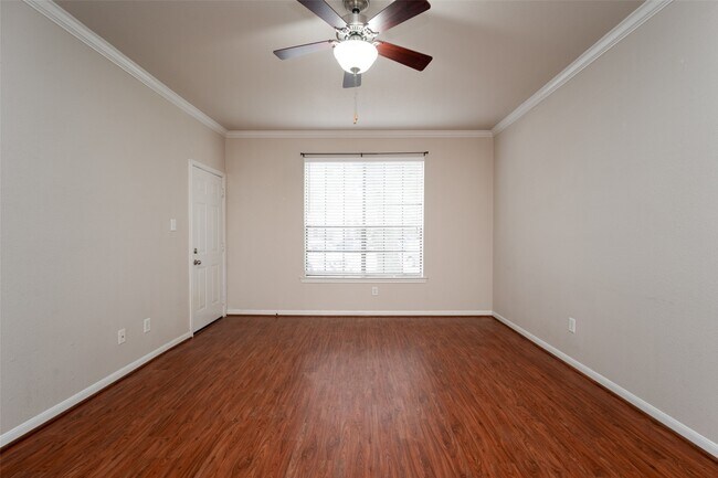 Building Photo - 2255 Braeswood Park Dr Unit 127 Rental