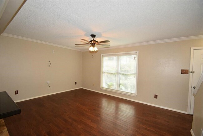 Building Photo - 9323 Westwood Village Dr Unit 6