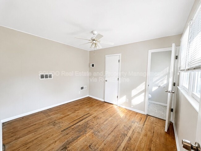 Photo - 10516 E 10th St S