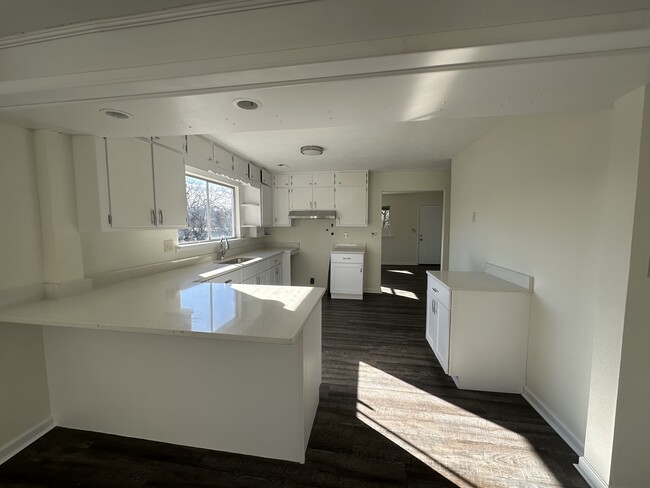 upstairs kitchen - 469 W Circle Dr Casa