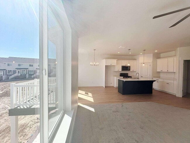 Building Photo - 1340 N Sage Dr Unit Master, Room #1 Rental