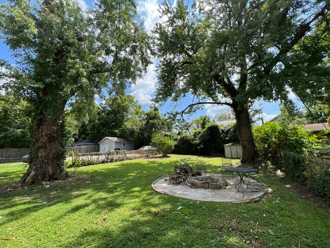 Photo - 1933 Hudson Ave