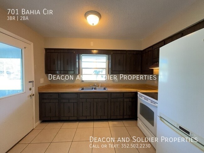 Photo - 701 Bahia Cir