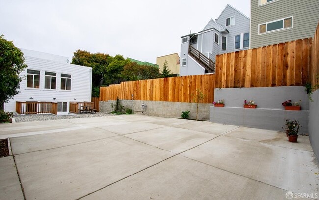 Building Photo - 2823 Golden Gate Ave Rental