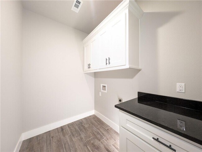 Photo - 9 Langholm Cir