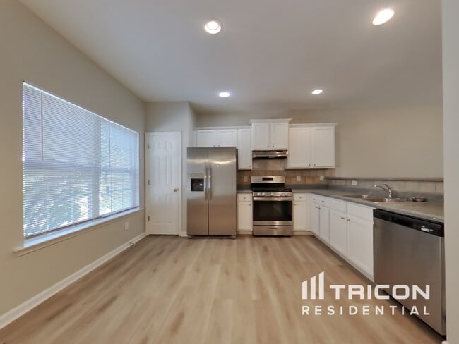 Photo - 728 Celeste Ln