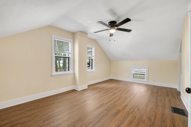 Photo - Two bedroom available for a move in right ... Unit 920 W. Jefferson Blvd Fort Wayne, IN 46802
