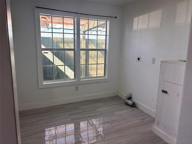 Photo - 1310 Harris Way