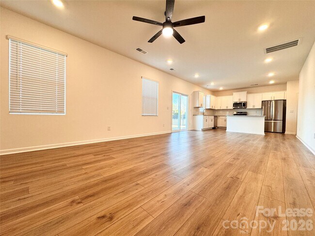 Photo - 699 Kitfox Dr NW