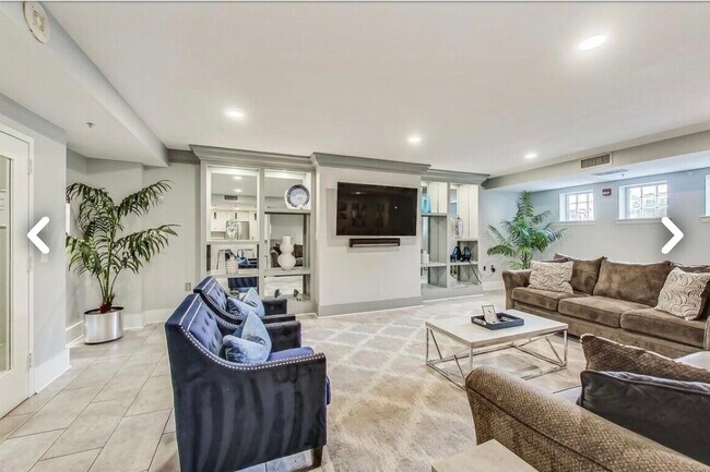 Photo - 555 Massachusetts Ave NW Unidad 706