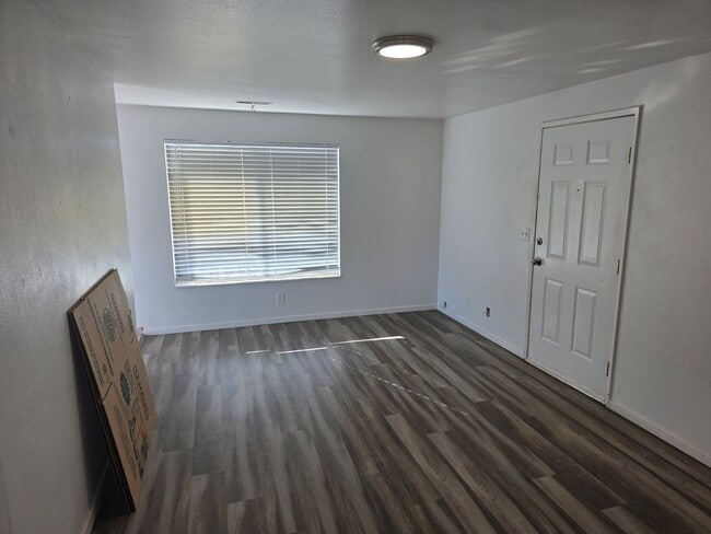 Photo - Ferron Rental Unidad 85 E 200 N  8