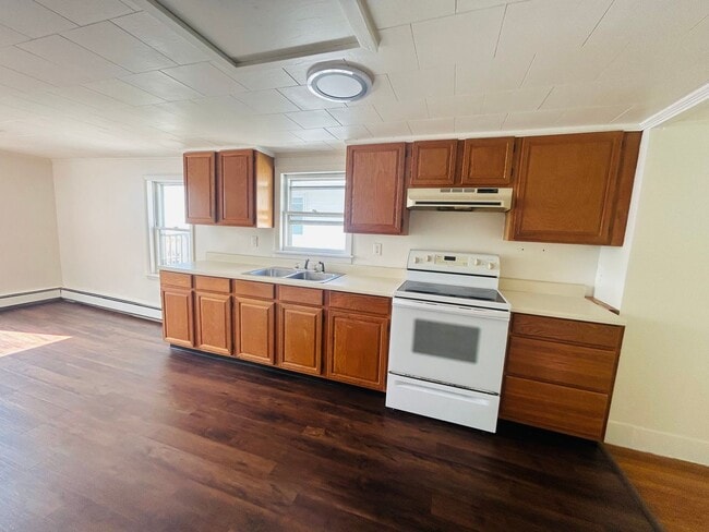 Building Photo - 213 Main St Unit A Rental
