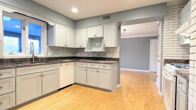 Photo - 12 Oneida Ln