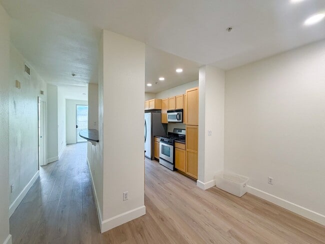 Building Photo - Beautiful 1 bd 1 ba in Playa Vista