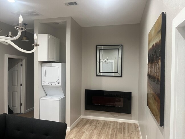 Photo - 3209 Ennis St