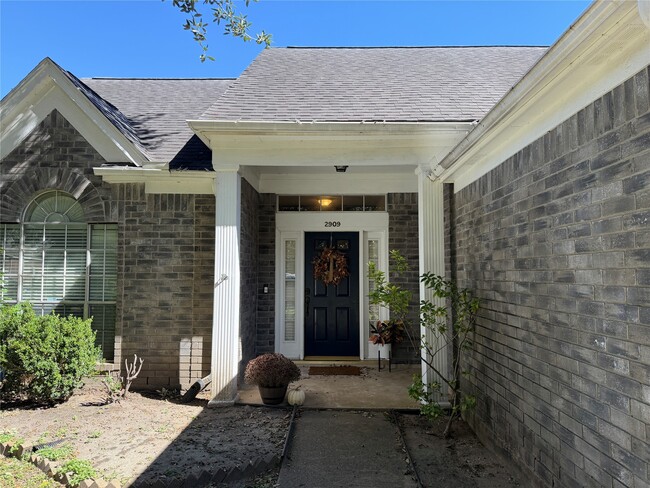 Photo - 2909 Linda Dr