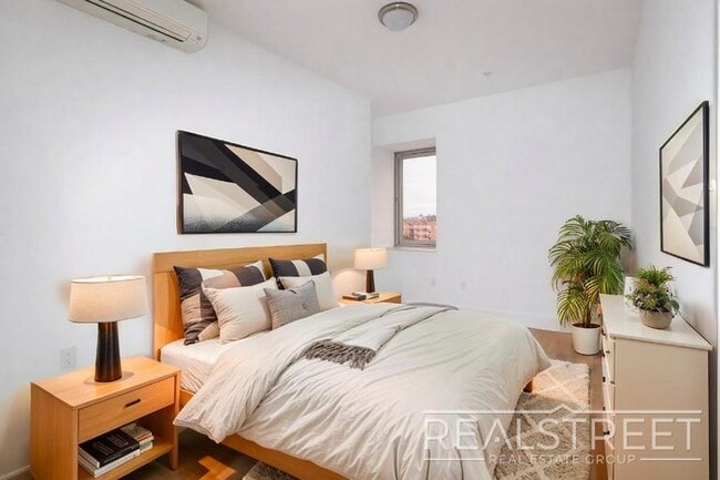 Photo - LUXURY 1 BED LOFT in Queens! Unit 611