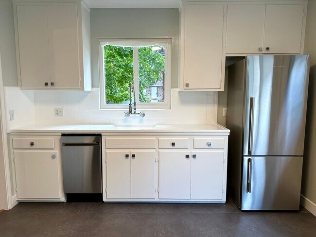 Photo - Menlo Pointe Apartments