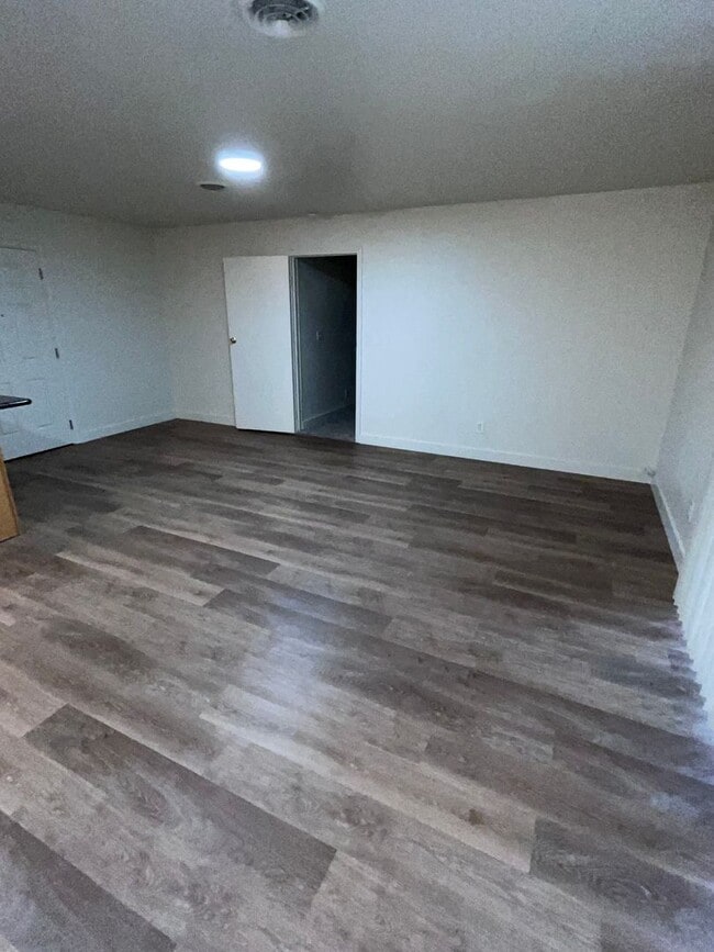 Photo - NICE DUPLEX IN CARMICHAEL!! $500 OFF FIRST MONTH'S RENT!!