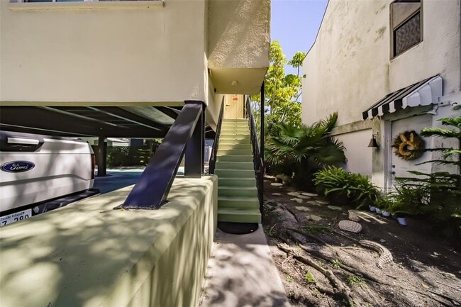 Photo - 18111 1st St E