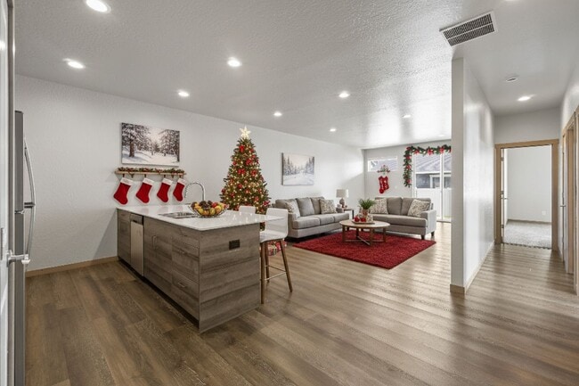 Building Photo - Maplewood Villas