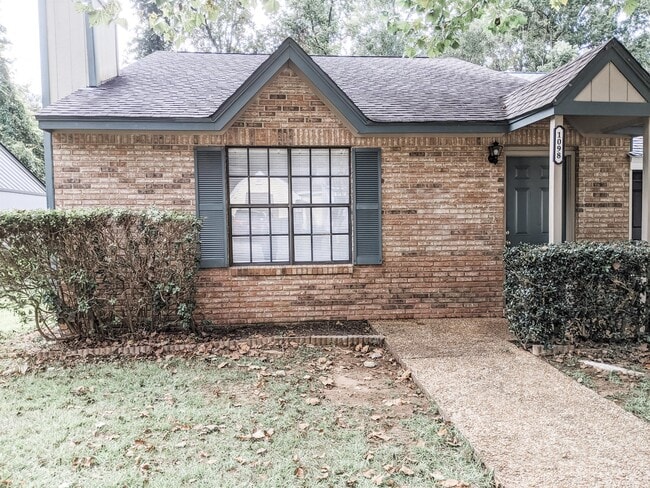 Photo - 1098 Rockbrook Ct