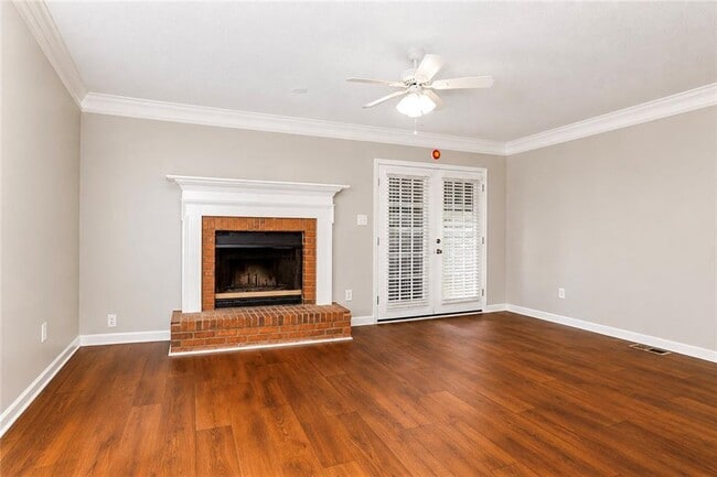 Photo - 120 Springstead Ct SW