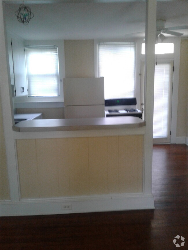 Building Photo - 558 E Park Ave Unit 3 Rental