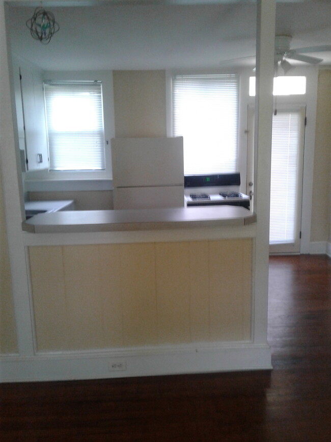 Building Photo - 558 E Park Ave Unit 3 Rental