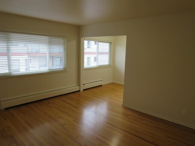 Photo - 2150 Cadboro Bay Rd Unit 36