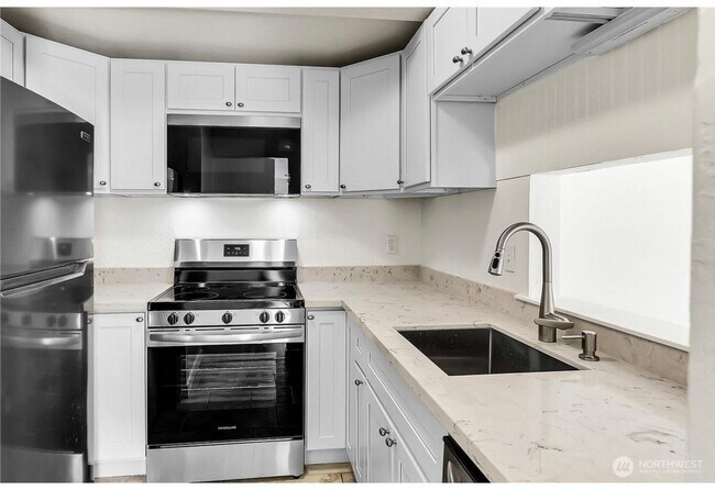 Photo - 3 Bed 2 Bathroom Edmonds Condo! Unidad 101