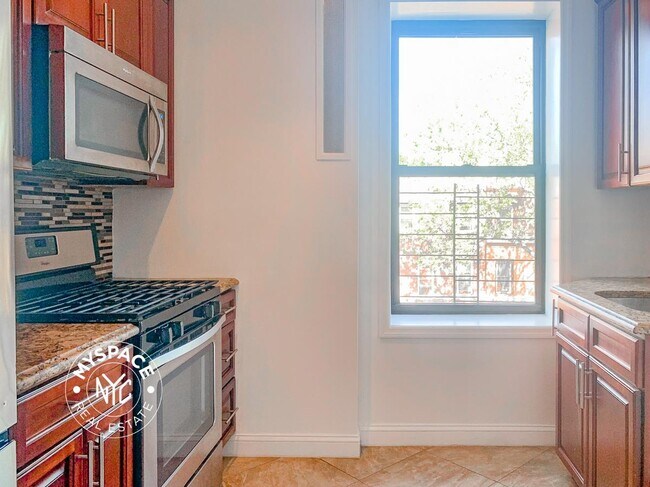 Photo - 330 Lewis Ave Unidad 3D