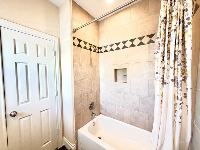 Photo - 5430 Crooms St