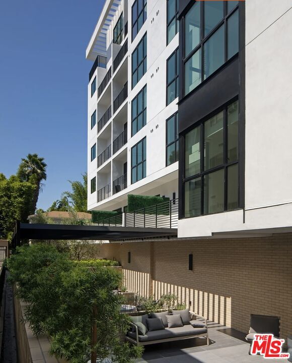 Photo - 105 S Doheny Dr Apartment Unit 307