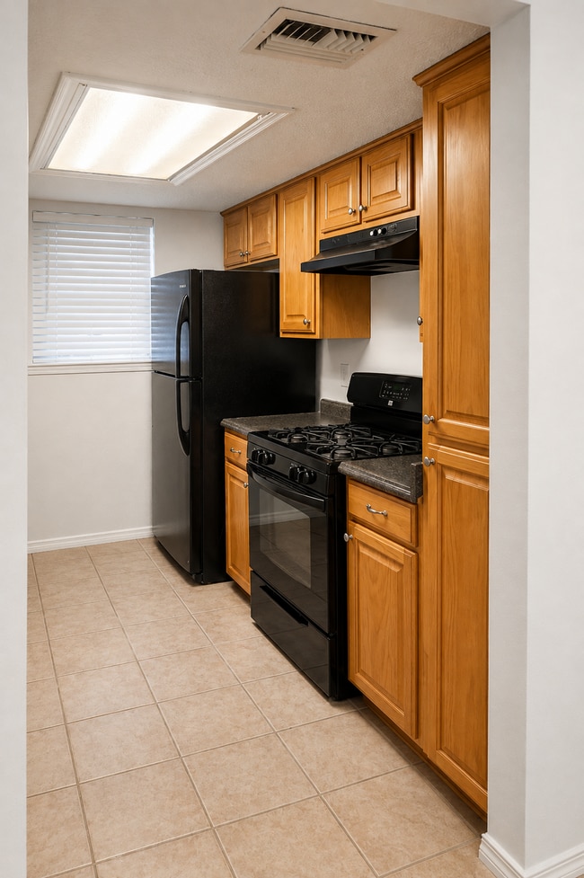 Kitchen with Appliances - 3322 Crossman St