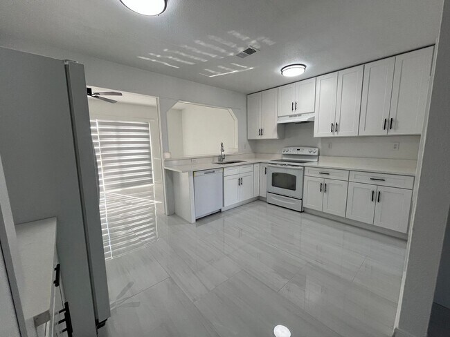 Photo - 18113 Cochran Blvd