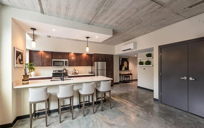 Building Photo - The 503 Apartments