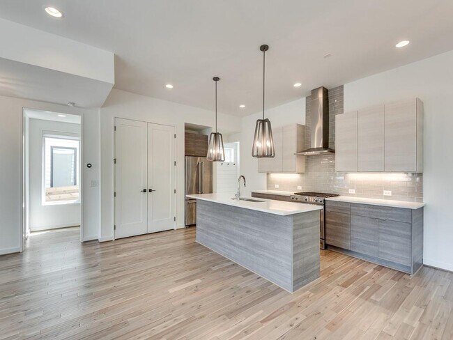 Photo - 520 Wabash Ave NE