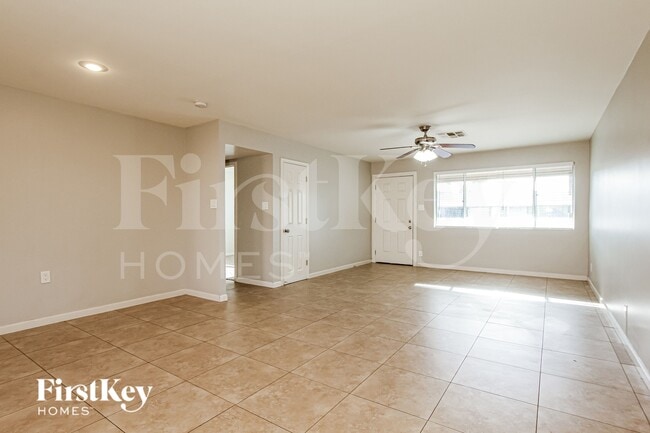 Photo - 8802 N 35th Dr