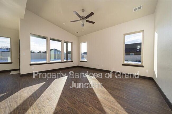 2469 Apex Ave Unidad B