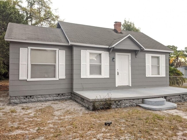 Photo - Newly Remodeled! Beautiful 2 bedroom/ 1 bath home / Laundry Room / Car Port