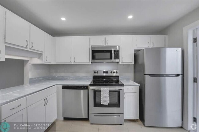 Building Photo - 1439 S Ocean Blvd Unit 205 Rental