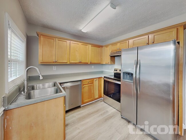 Photo - 202 Larson Ln