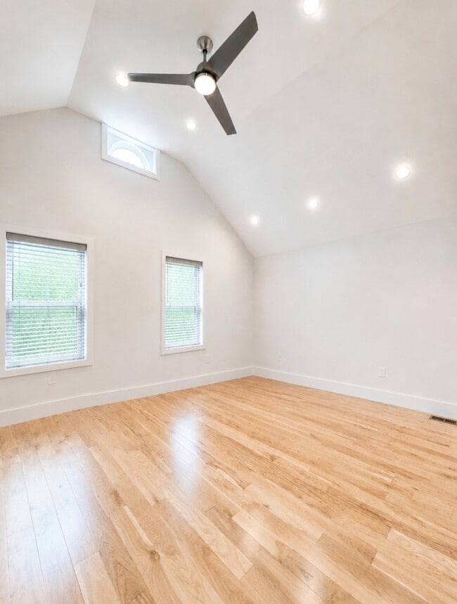 Photo - 2200 W 32nd St