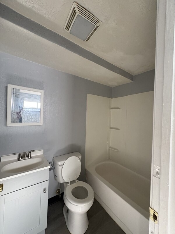 Photo - 274 E Nottingham Rd