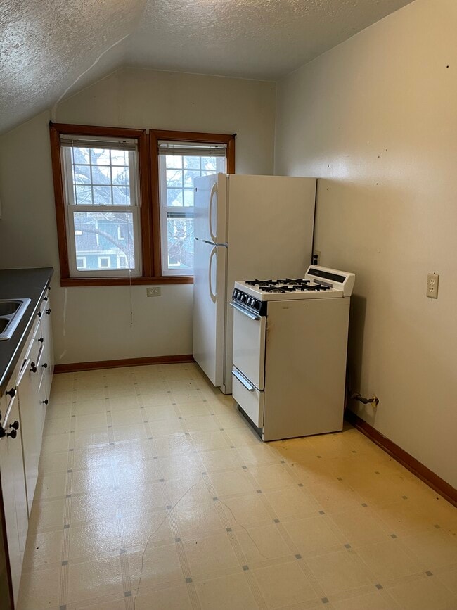 Photo - 551 7th St W Unit West