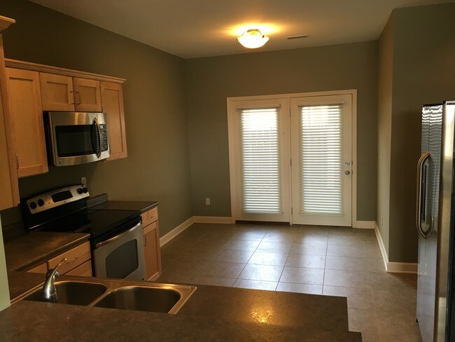 Dining Area - Woodstock and Veranda