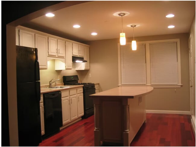 Building Photo - 265 Stackpole St