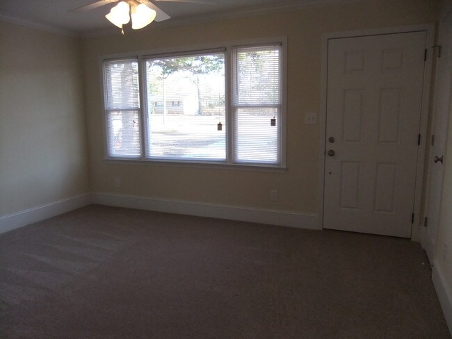 Living - 1459 Legion Rd