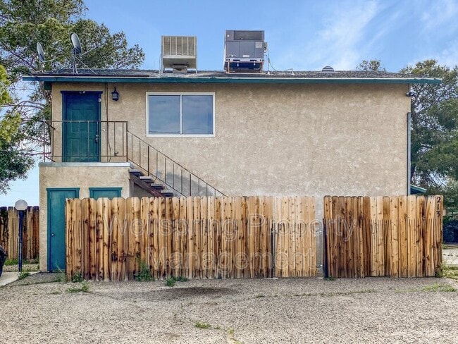 Building Photo - 213 N Alvord St Unit D Rental